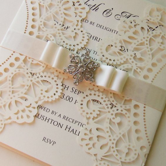 Convite De Casamento Com Doilies (papel Rendado) â Mega Noivas Convite De Casamento Com Doilies (papel Rendado) â Mega Noivas
