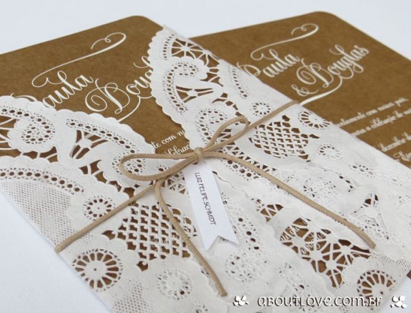 Diy Convite De Casamento Rústico â Casa, Comida, E Roupa Espalhada Diy Convite De Casamento Rústico â Casa, Comida, E Roupa Espalhada